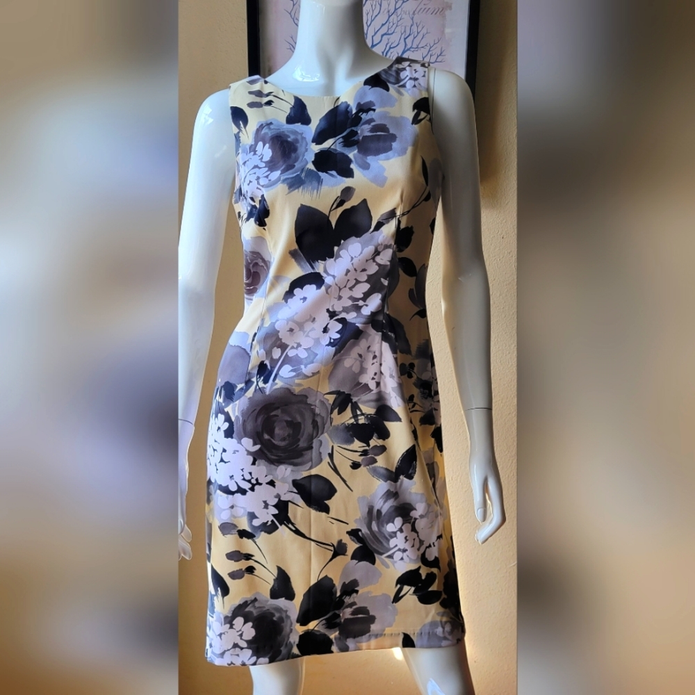 Connected Dress size 6